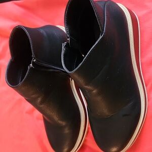 Tinstree - Casual Wedge Sneakers Side Zipper Platform Wedge Ankle Boots - Black